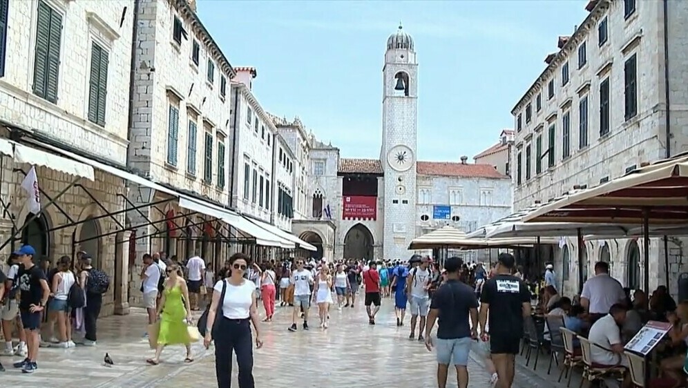 Tisuće turista, jedan WC - 5