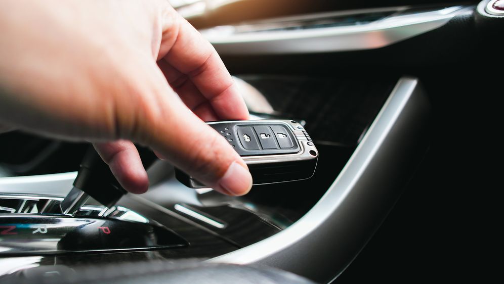 Beskontaktno otvaranje automobila, ilustracija