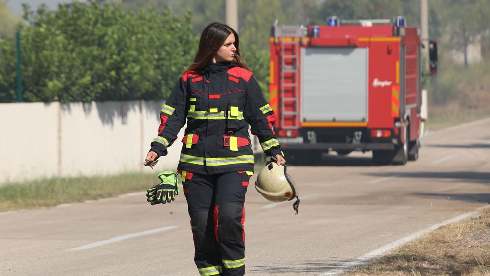 Hrabre vatrogaskinje u borbi protiv požara