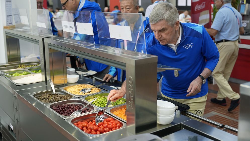 U menzi olimpijskog sela na raspolaganju je dosta povrća i voća