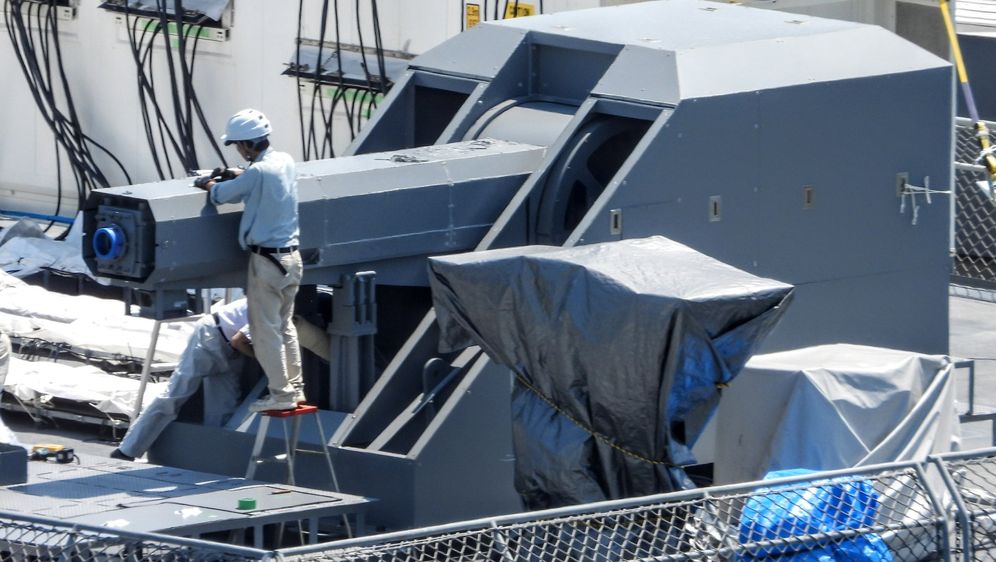 Japanski elektromagnetski top na ratnom brodu