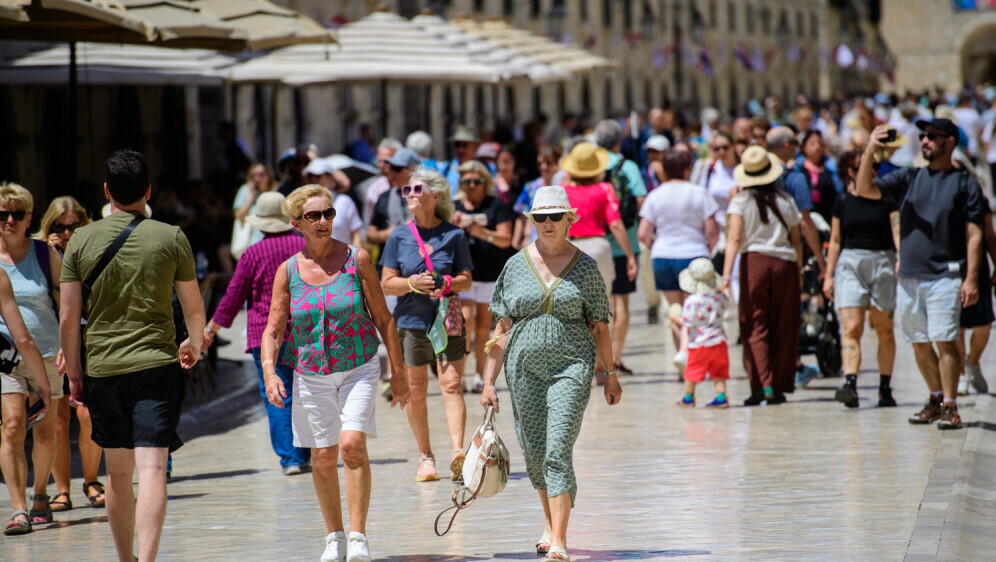 Turisti u Dubrovniku, ilustracija