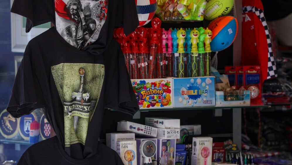 Prodaja suvenira uoči Thompsonovog koncerta - 3