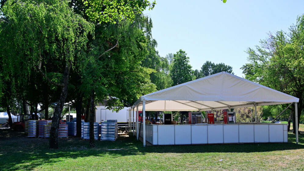 Pripreme fan zone na Bundeku - 19