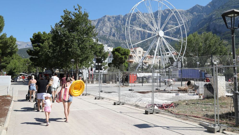 Panoramski kotač na glavnoj plaži u Makarskoj - 3
