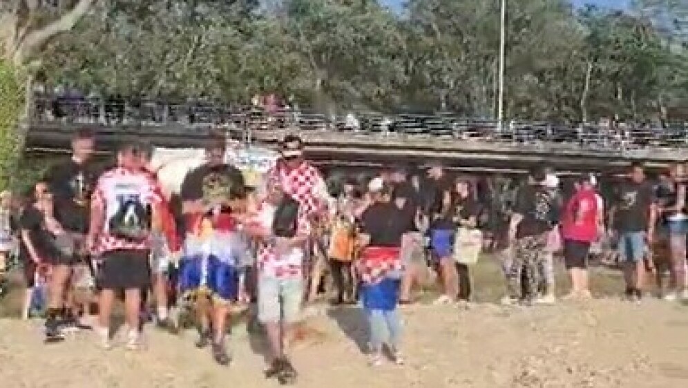 Redovi za vodu ispred cisterni