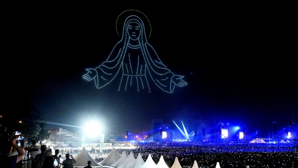 Show s dronovima na Thompsonovom koncertu - 2