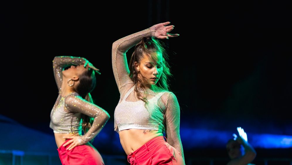 Vrući ritmovi i kostimi u tri čina: Latinospektakl koji će vas rasplesati dolazi na Lošinj