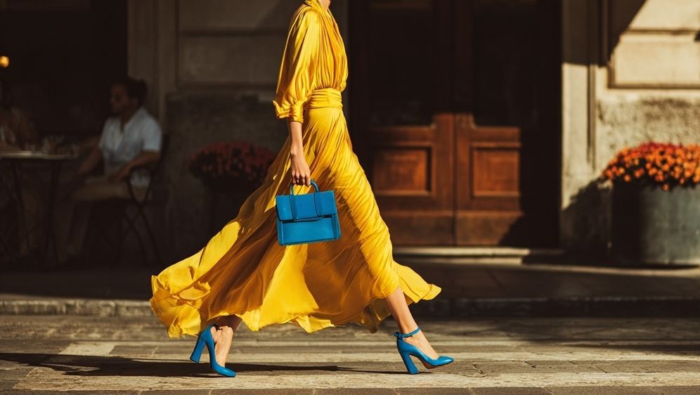 Plava i žuta u modnoj kombinaciji