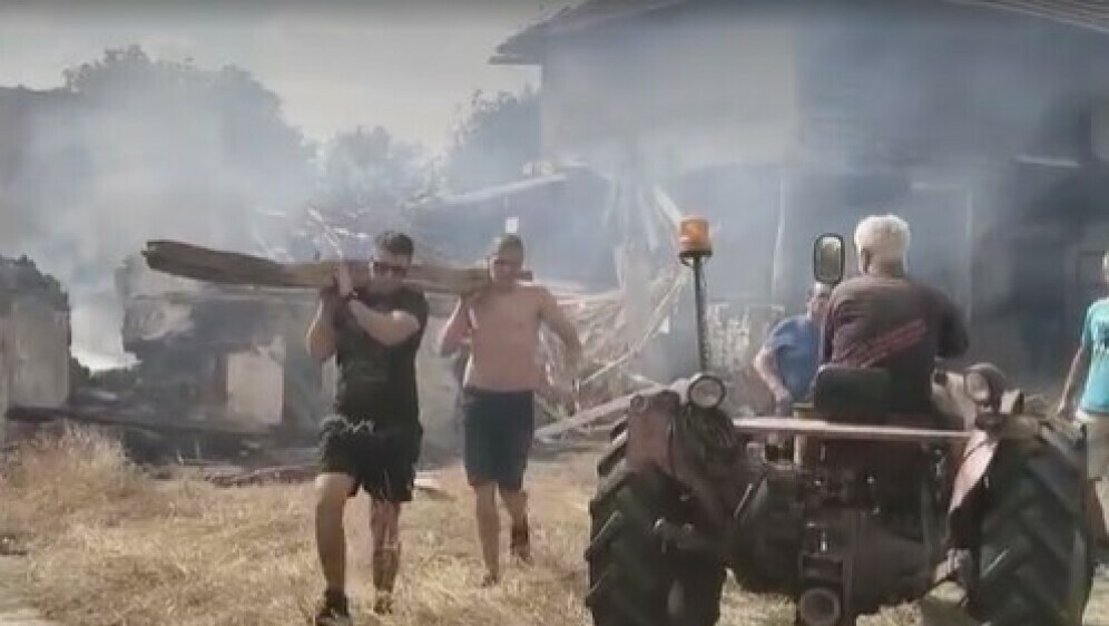 U selu Dubovo izgorjelo 300 kuća