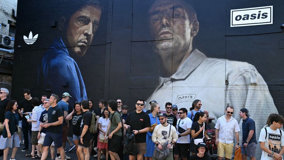Pano slavne engleske rock-grupe Oasis