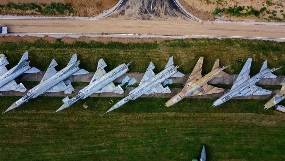 Groblje vojnih aviona ostavljenih u polju