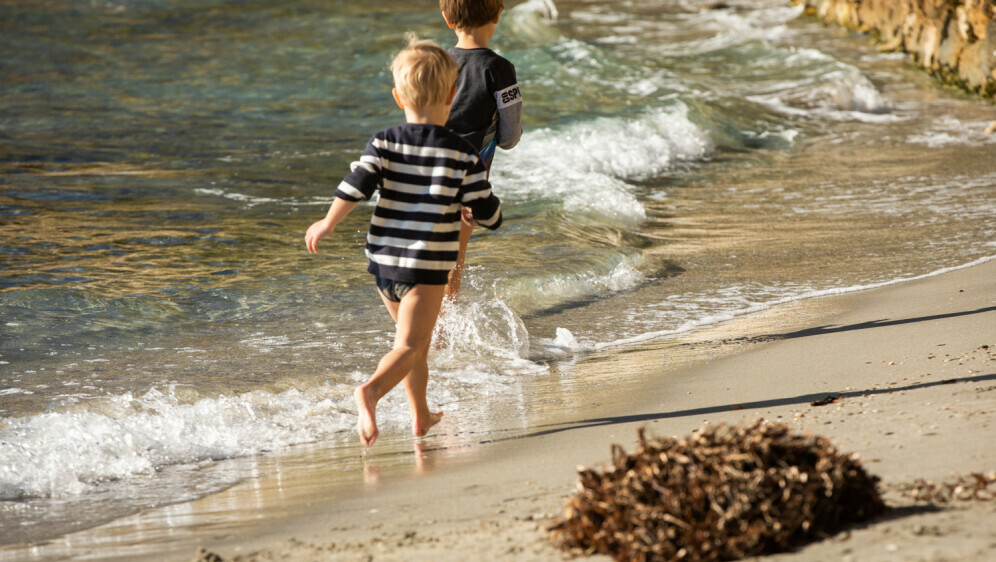 Djeca na plaži, ilustracija