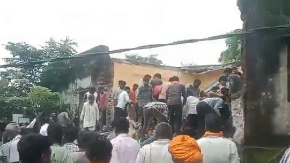 Urušio se krov škole u Indiji