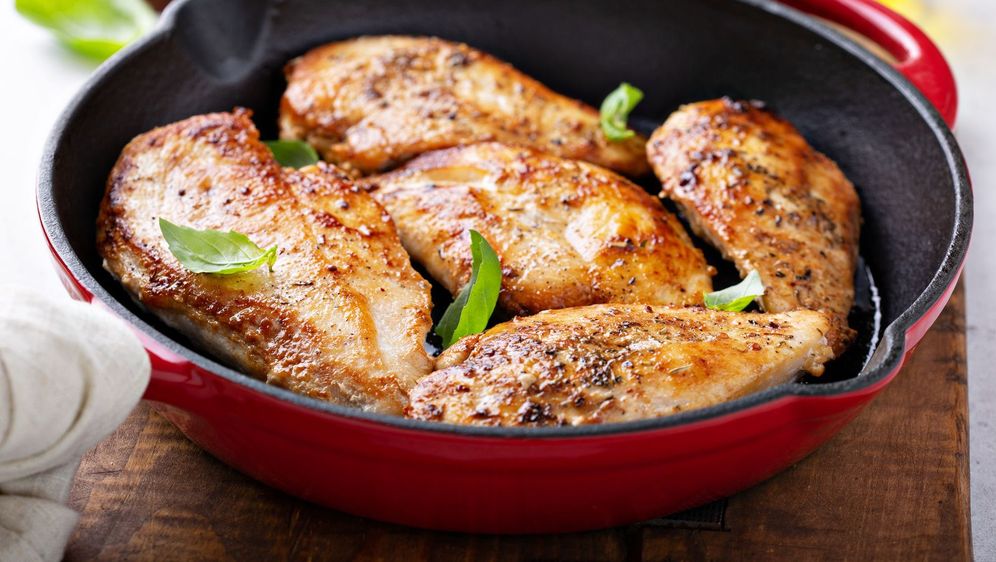 Pileća prsa s češnjakom i bosiljkom