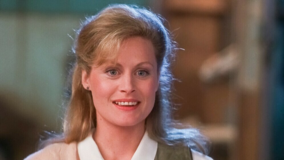 Beverly D'Angelo - 2