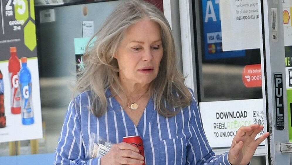 Beverly D'Angelo - 7