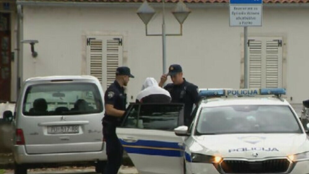 Privođenje trojice osumnjičenih za premlaćivanje mladog Slovenca - 2