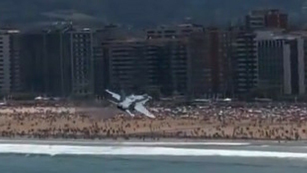 Pilot španjolskog borbenog aviona izveo nevjerojatan manevar, malo je falilo do kastrofe