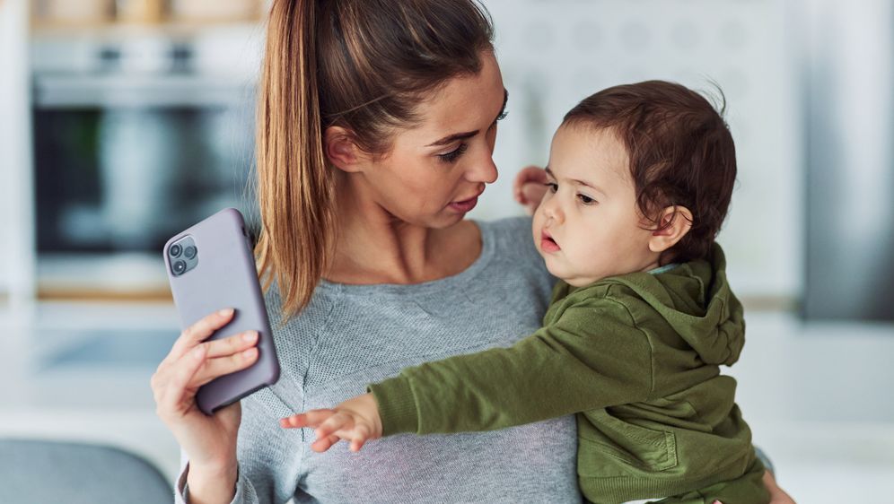 Dijete i telefon, ilustracija