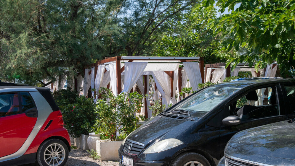 Vozila na plaži Kašjuni