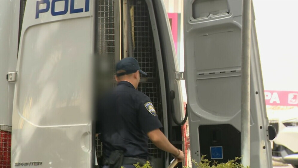 Privođenje osumnjičenih za premlaćivanje mladog Slovenca