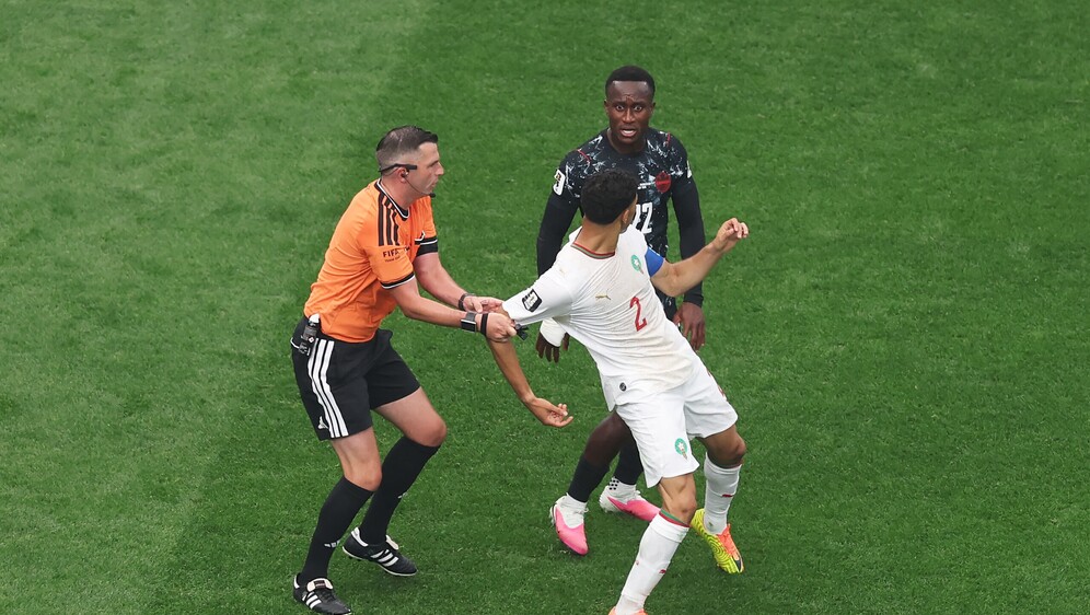 Michael Oliver na utakmici Kanada - Maroko