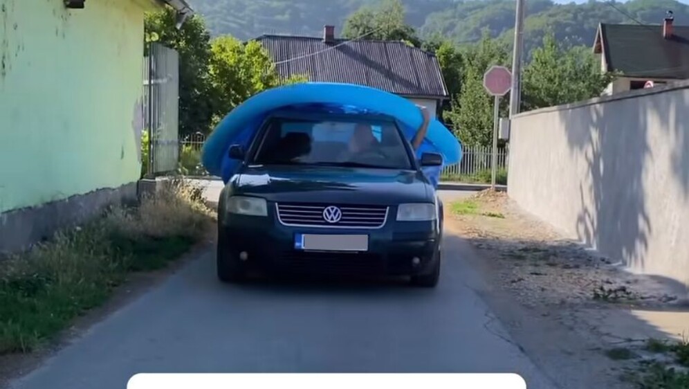 Tata nosi bazen