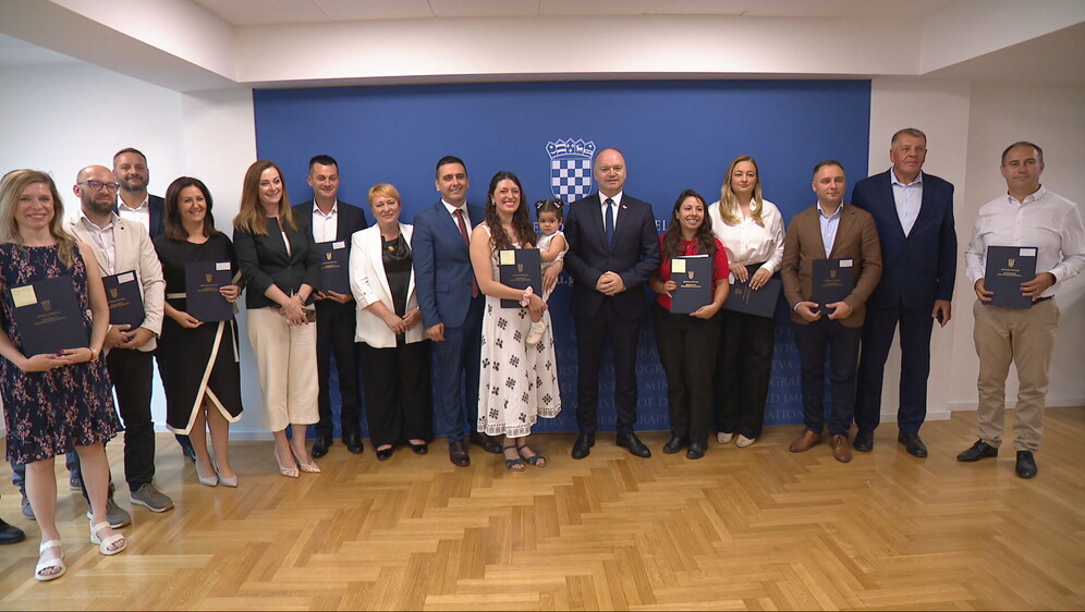 Ministarstvo demografije financira prijevode stranih diploma - 1