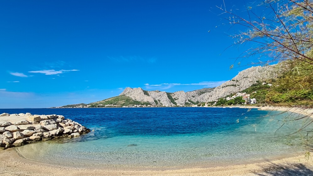 Plaža Brzet, Omiš