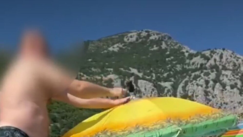 Suncobran na plaži