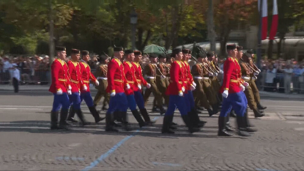 Vojni mimohod u Parizu - 1