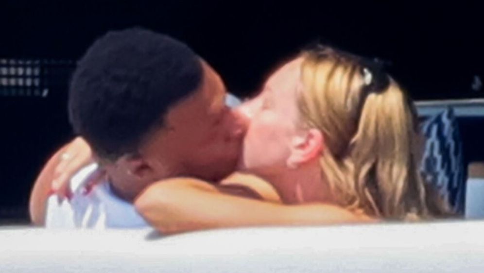 Kylian Mbappe i Ester Exposito - 3