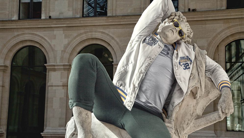 Klasične skulpture odabrale modne dodatke