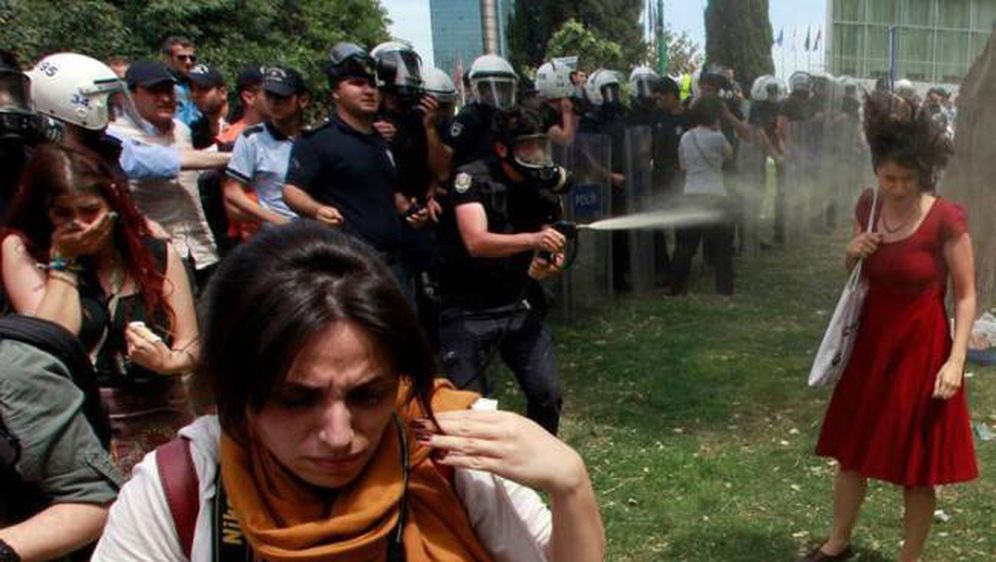 Istanbul zbog prosvjeda ukinuo pristup Facebooku i Twitteru