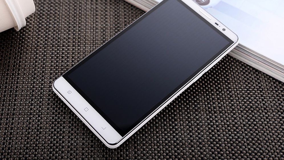 VKWorld je cjenovno pristupačni 5.5 inči smartphone s gigantskom baterijom