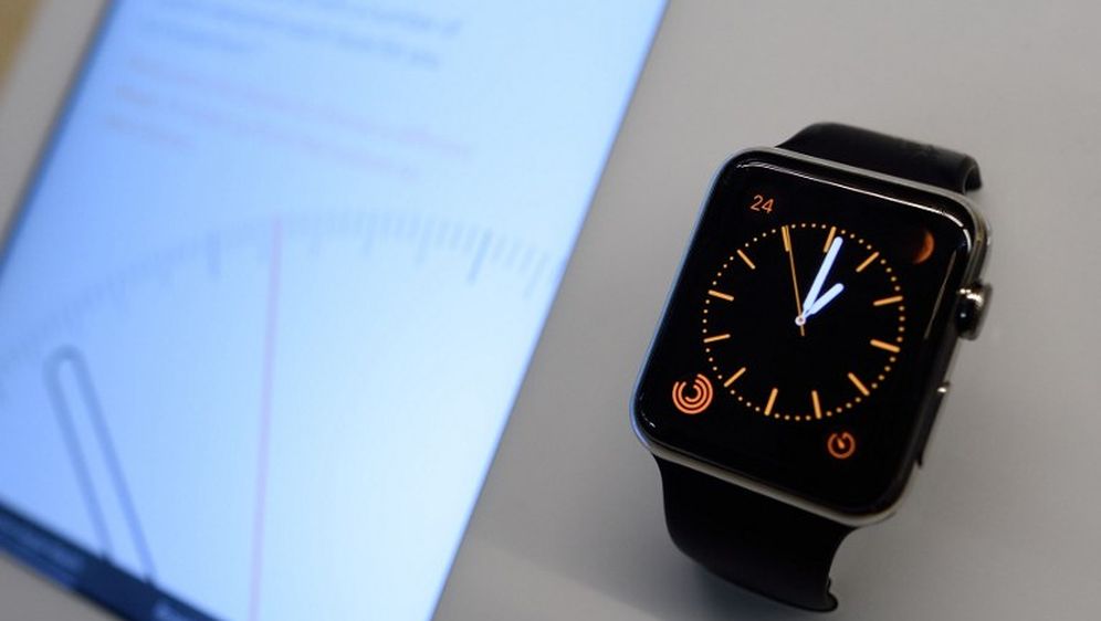 Novi gadgeti, stara pravila: Kažnjen jer je u vožnji koristio pametni sat