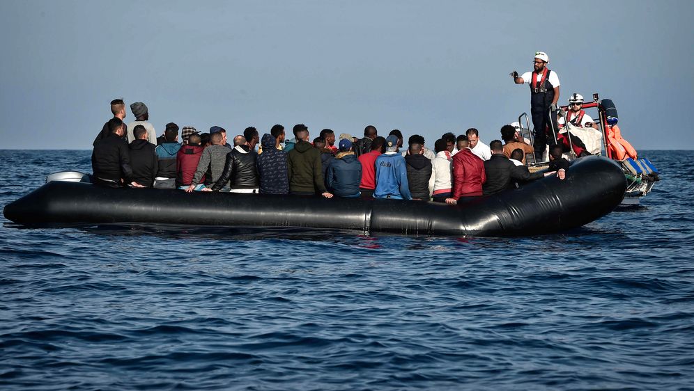 Brod s migranti (Foto: AFP)
