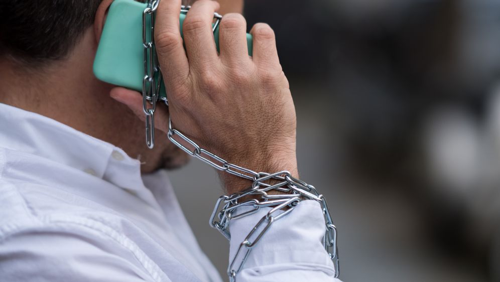 Pametni telefon u zatvoru (Foto: Thinkstock)