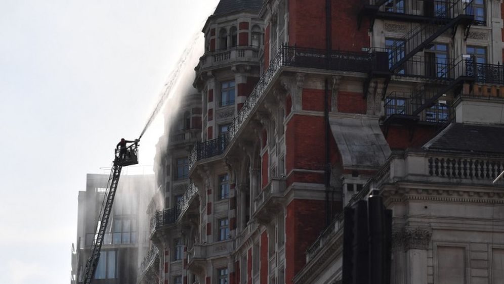 Buknuo požar u luksuznom londonskom hotelu (Foto: AFP)