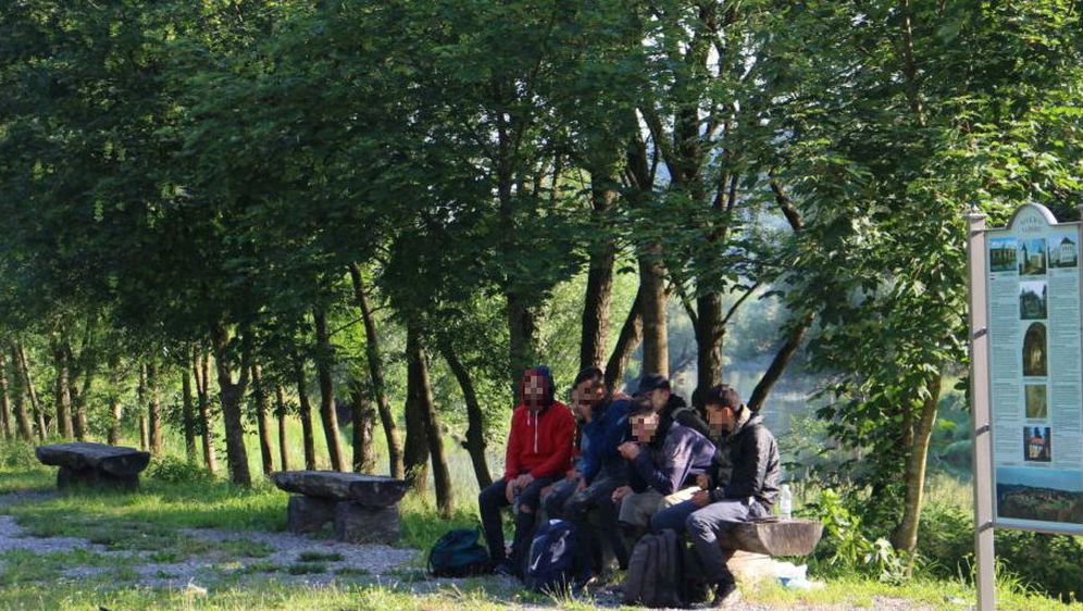 Mladi Sirijci pet dana pješačili od Bosne do Hrvatske (Foto: Radio Mrežnica)