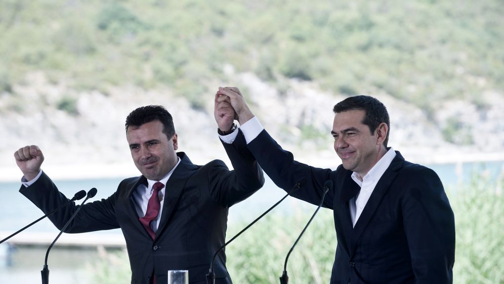 Zoran Zaev i Aleksis Tsipras (Foto: AFP)