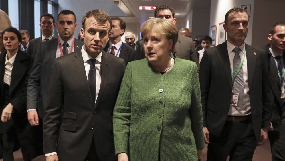 Macron i Merkel (Foto: AFP)