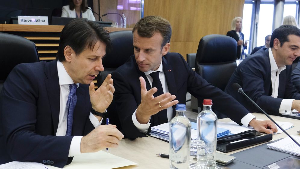 Giuseppe Conte i Emanuel Macron (Foto: AFP)
