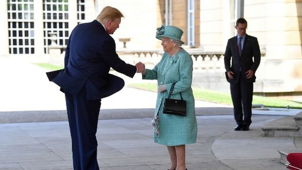 Donald Trump i Kraljica Elizabeta II. (Foto: AFP) - 1