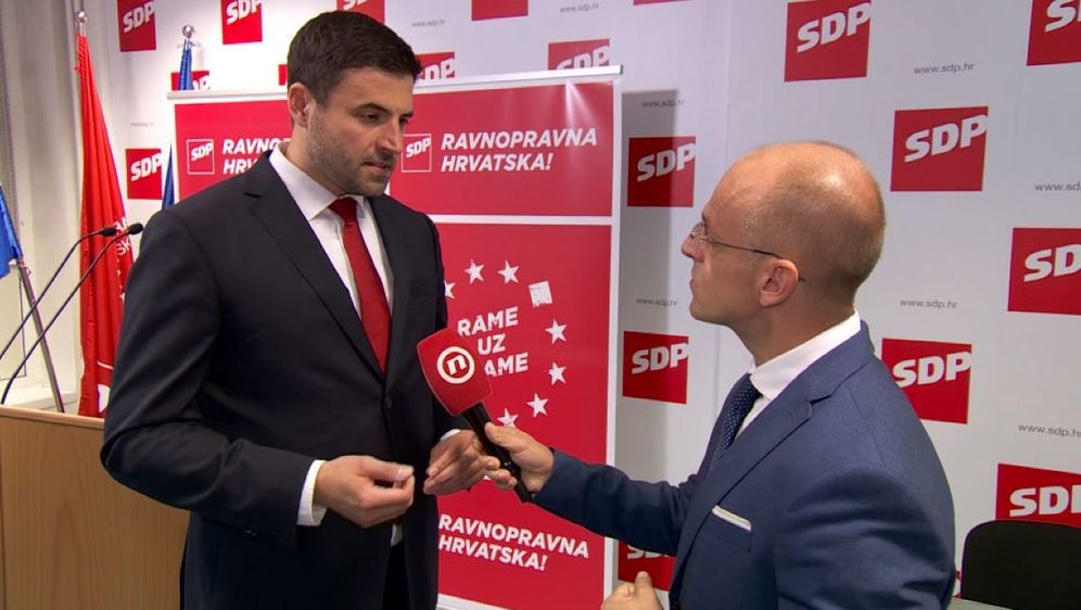 Mislav Bago razgovara s predsjednikom SDP-a Davorom Bernardićem (Foto: Dnevnik.hr) - 2