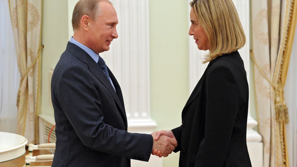 Vladimir Putin i Federica Mogherini (Foto: MIKHAIL KLIMENTYEV / RIA-NOVOSTI / AFP)
