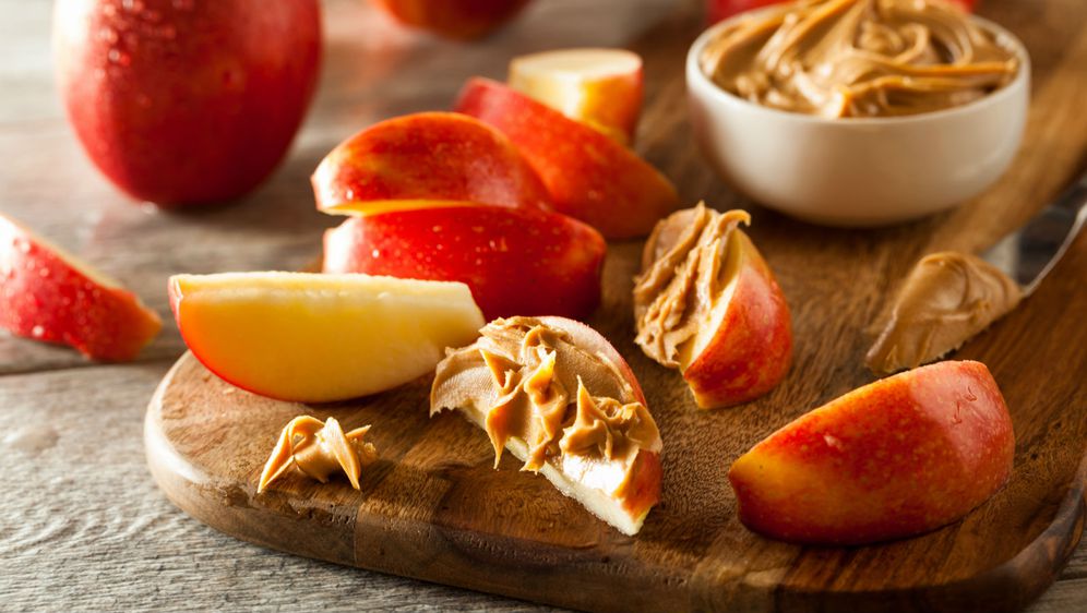Jabuke i maslac od kikirikija odlična su kombinacija