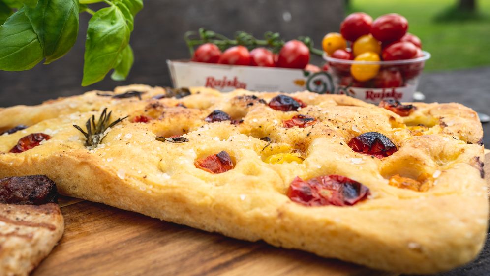 Focaccia sa šarenim rajčicama