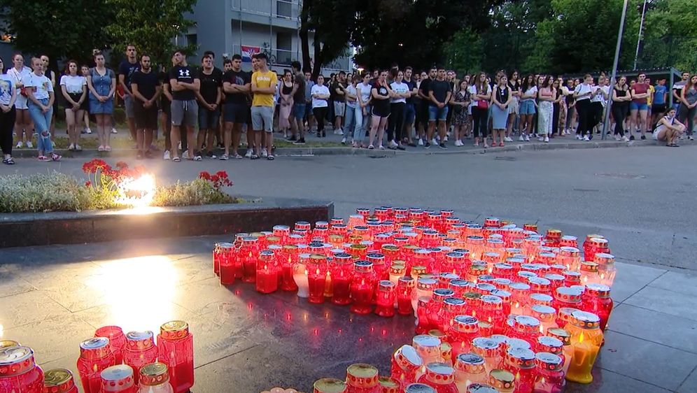 Studenti upalili svijeće u spomen poginuloj djevojci - 2